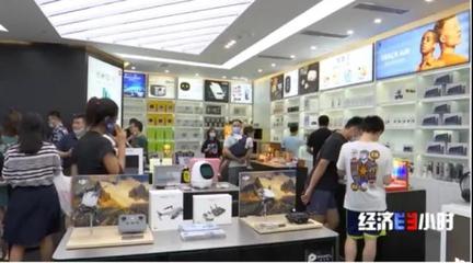 海南免稅店月銷(xiāo)售額達(dá)24.9億元 電子產(chǎn)品熱銷(xiāo)推動(dòng)店鋪排長(zhǎng)隊(duì)與機(jī)場(chǎng)提貨口擴(kuò)容